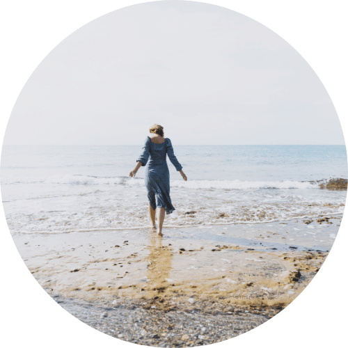 Woman on a beach - Axtualised - Kim Ferrante Axtualised - Kim Ferrante